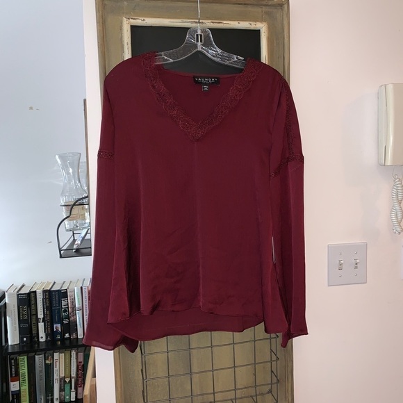 Laundry by Shelli Segal Burgundy Lace Trim V-Neck Blouse Size Small - Picture 3 of 7